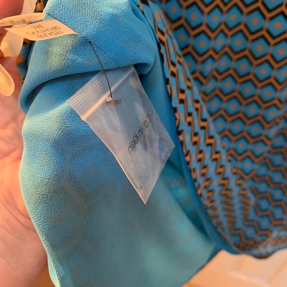 Calvin Klein Blouse you don’t want to pass up - Picture 6 of 9